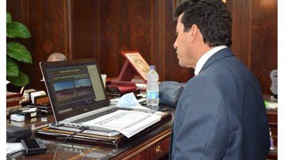 عبر الفيديو كونفرانس.. وزير الرياضة يناقش مع محافظ الوادي الجديد تطوير المنشآت