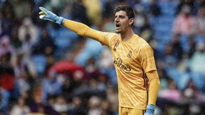 كورتوا يفوز بجائزة زامورا كأفضل حارس في الدوري الإسباني