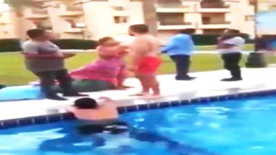 زوج سيدة المايوه الشرعي بالساحل الشمالي يكشف تفاصيل مشاجرة حمام السباحة | فيديو