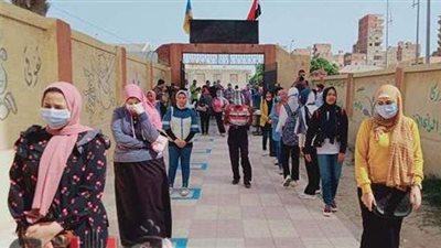 تفتيش طلاب علمي رياضة قبل انطلاق آخر امتحانات الثانوية العامة