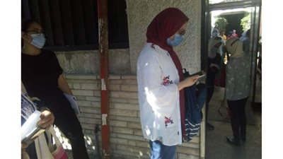 طلاب الثانوية العامة بالإسكندرية يلتزمون بارتداء الكمامات في آخر أيام الامتحانات