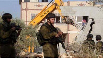 قوات الاحتلال تهدم مركز فحص لفيروس كورونا في الخليل