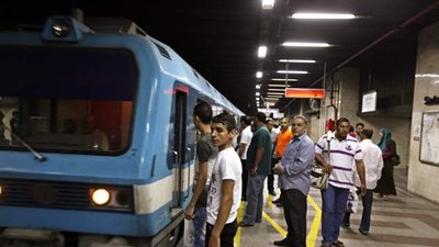 توقف حركة المترو في محطة السادات بسبب عطل فني