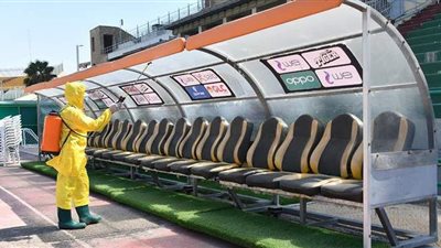 تعقيم وتطهير ملعب المقاولون وغرف الملابس قبل ودية أسوان | صور