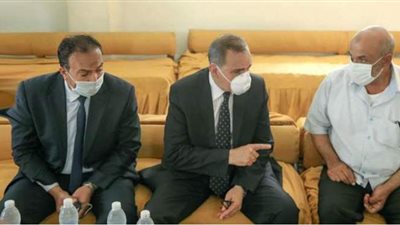 محافظ كفر الشيخ يقدم واجب العزاء لأسرة شهيد مصيف بلطيم