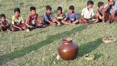 قرية تجبر أطفالها على شرب الكحول بذريعة وقايتهم من كورونا (فيديو)