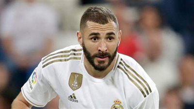 كريم بنزيمة أفضل لاعب في الدوري الإسباني متفوقا على ميسي