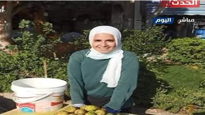 طالبة أكاديمية الطيران  بائعة التين الشوكي: 