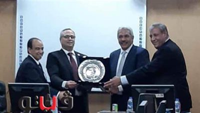 طب الأزهر تكرم الدكتور محمود صديق لجهوده في خدمة القطاع الطبي | صور