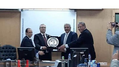 مجلس طب الأزهر يكرم الدكتور محمود صديق لجهوده في خدمة القطاع الطبي | صور