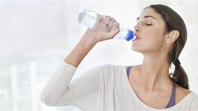 خبيرة تغذية: الماء الوفير فى الصيف يمنحك الطاقة وينقص وزنك ويحمي من الجفاف