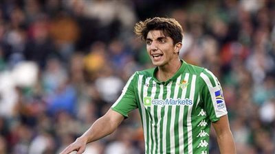 ريال بيتيس الإسباني يمدد عقد إدجار جونزاليس لـ 2023