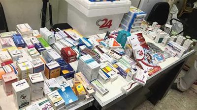 ضبط 10 آلاف قرص أدوية و1496 عبوة مستلزمات طبية مجهولة المصدر داخل صيدلية بالتجمع