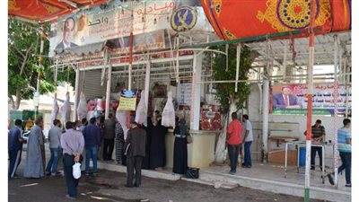 إقبال على منافذ بيع اللحوم بأسعار مخفضة ضمن مبادرة 