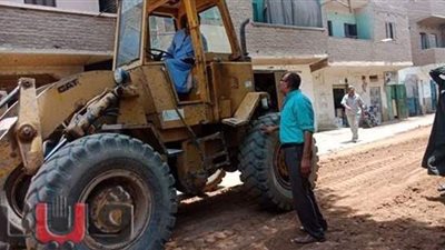 حملة لتطوير وتمهيد طريق الحلفاية وتركيب 20 كشاف ليد جديدا بنجع حمادي | صور