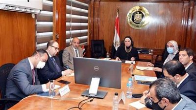 وزيرة التجارة تبحث مع 