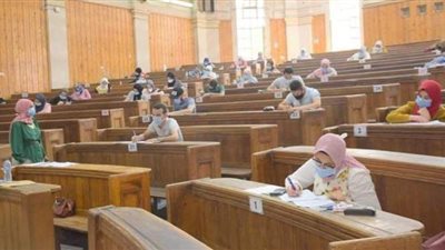 جامعة القاهرة تختتم امتحانات طلاب الفرق النهائية للأسبوع الثاني