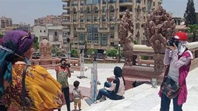 السياحة والآثار تنظم جولة إرشادية لعدد من الشباب المكفوفين بقصر البارون