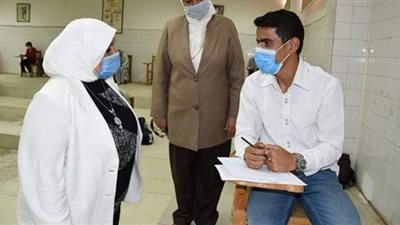 رئيس جامعة القناة تطمئن على القادمين من بئر العبد والعريش لأداء الامتحانات