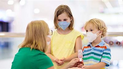 5 طرق لتعويد الأطفال على كيفية ارتداء الكمامات