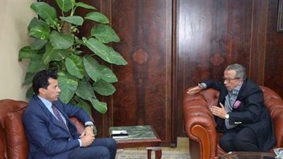 وزارة الرياضة تحمل اتحاد الكرة والأندية مسئولية زيادة عدد إصابات كورونا