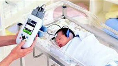 طبيب يؤكد ضرورة فحص حديثي الولادة عند إخصائي عظام | فيديو