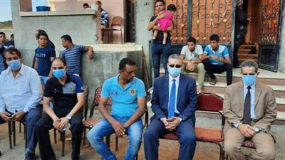 محافظ الغربية ونائبه يقدمان واجب العزاء لأسرة شهيد سيناء  بمسقط رأسه