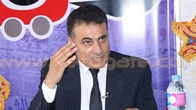 الصحفيين تسلم أسامة داوود جائزة عن حملة مخالفات مستشفى سرطان الأطفال