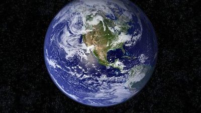 صيني بقدرات خارقة يتحدى الجاذبية الأرضية | فيديو