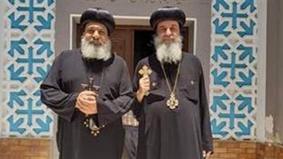 الأنبا مقار يُسلم الأكليريكية لأسقف حدائق القبة