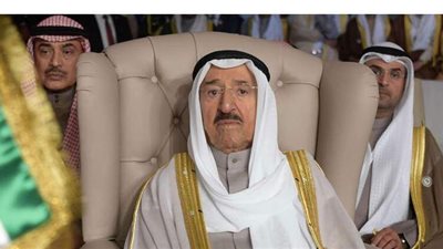 لحظة نقل أمير الكويت إلى طائرة مجهزة طبيا متجها إلى أمريكا | فيديو