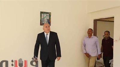 محافظ قنا يتفقد الشقق السكنية  بقريتي الحاج سلام والدهسة | صور