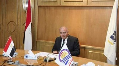 محافظ قنا: إغلاق 22 منشأة تجارية إدارياً لحين تقنين أوضاعها