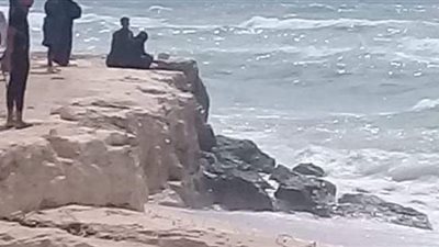 قوات الإنقاذ بالإسكندرية تواصل البحث عن غرقى شاطئ الصفا | صور