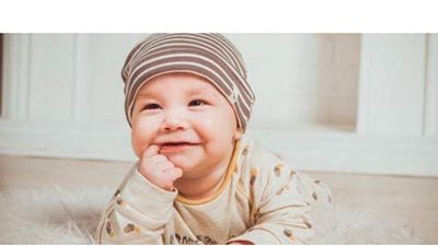 لكل أم جديدة.. تعرفي على علامات تطور نمو طفلك عند عمر ٤ شهور