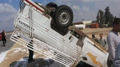 إصابة  شخصين  في انقلاب سيارة ربع نقل بقنا