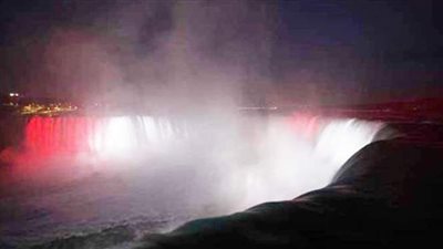 في سابقة  الأولى من نوعها.. شلالات نياجرا تتزين بـ