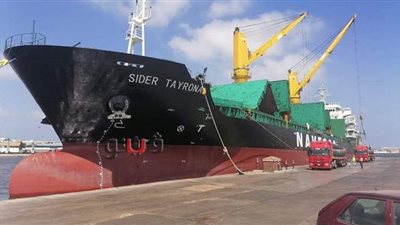 تداول 111 ألف طن و1834 حاوية و6100 شاحنة عامة بميناء الإسكندرية