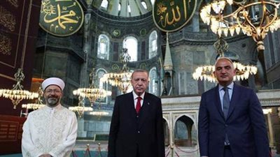 أردوغان يرتل آيات من القرآن الكريم قبيل أداء أول صلاة جمعة في مسجد آيا صوفيا | فيديو