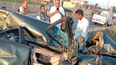 مصرع زوجين ونجاة طفليهما في حادث دهس قطار لسيارة في الدقهلية | صور