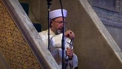 سر صعود خطيب جمعة أيا صوفيا بالسيف إلى المنبر | صور