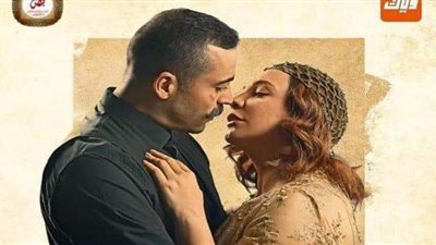 سولاف فواخرجي ترد على منتقدي قبلتها في 