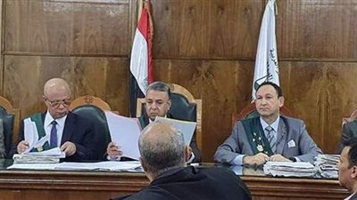 عزل أستاذ جامعي بتهمة الانتماء لجماعة محظورة وتنظيم مسيرات مناهضة للنظام