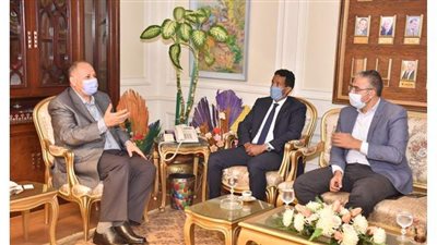 محافظ أسيوط يبحث مع وفد شركة بورتو جذب استثمارات جديدة