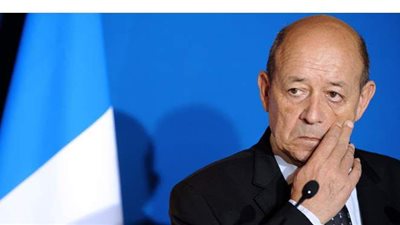 لو دريان في ورطة.. اجتمع مع مسؤول لبناني مصاب بكورونا