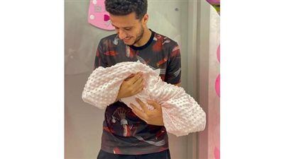 لاعبو الزمالك يهنئون مصطفى فتحي على مولودته الأولى 