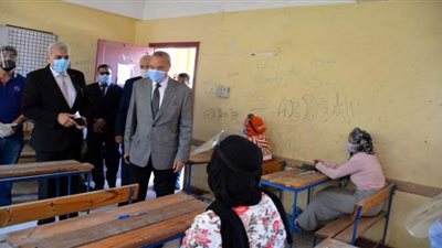 محافظ القليوبية يتفقد لجان الامتحانات بالمدرسة الفندقية في بنها