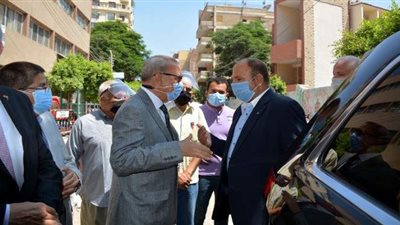 محافظ القليوبية يشن حملات لإزالة الباعة الجائلين والإشغالات