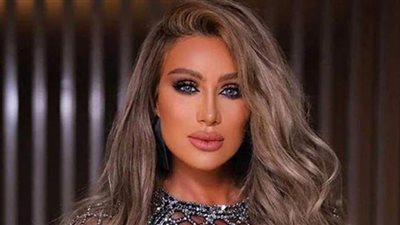 مايا دياب بإطلالة مميزة بالأصفر  في أحدث ظهور