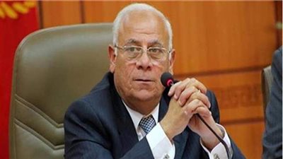 محافظ بورسعيد لرؤساء الأحياء: لا بد من تكثيف النظافة وإزالة التعديات